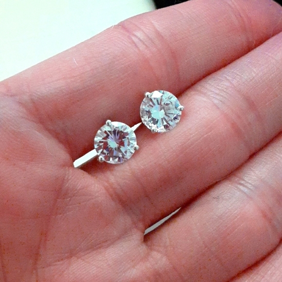 WHITE STUD EARRINGS - Picture 2 of 7